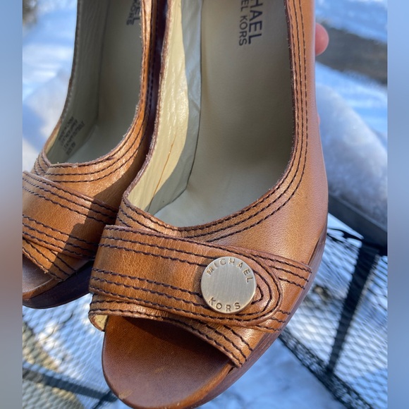 Michael Kors Tan Leather Open Toe Wooden Heels with Gold Logo Button - Picture 15 of 17